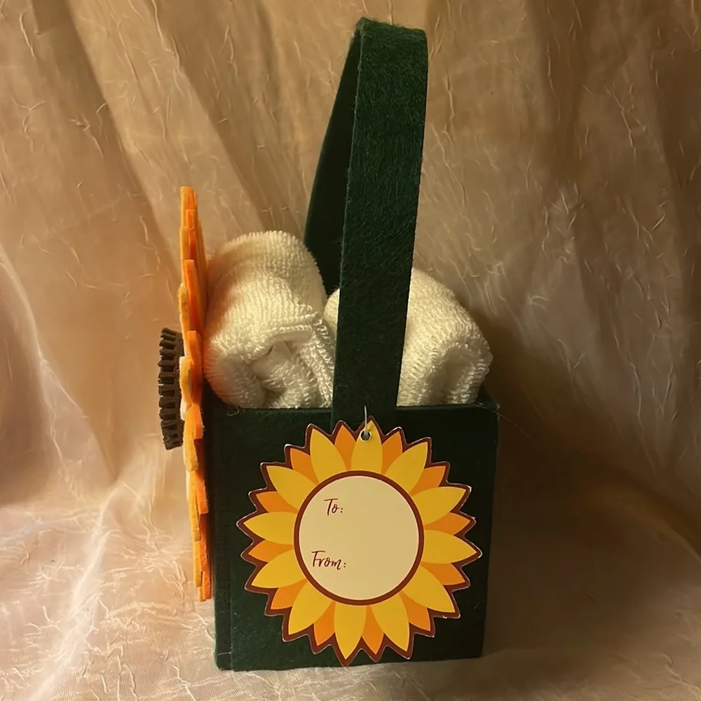 NWT- 3 pack washcloths 100% cotton in felt basket w/sunflower on front